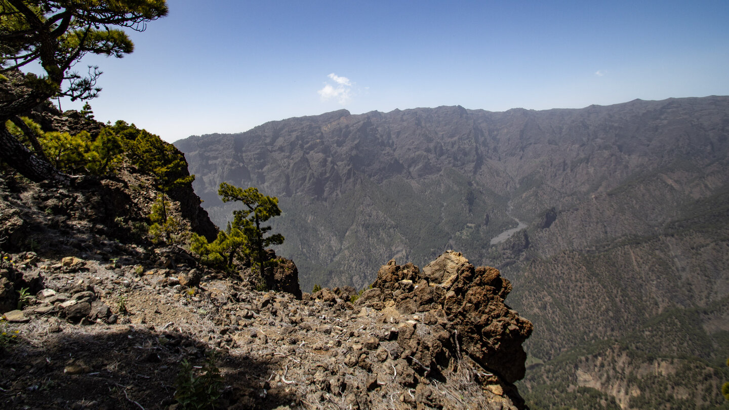 Blick vom Gipfel des Pico Bejenado auf das Panorama der Caldera de Taburiente auf La Palma