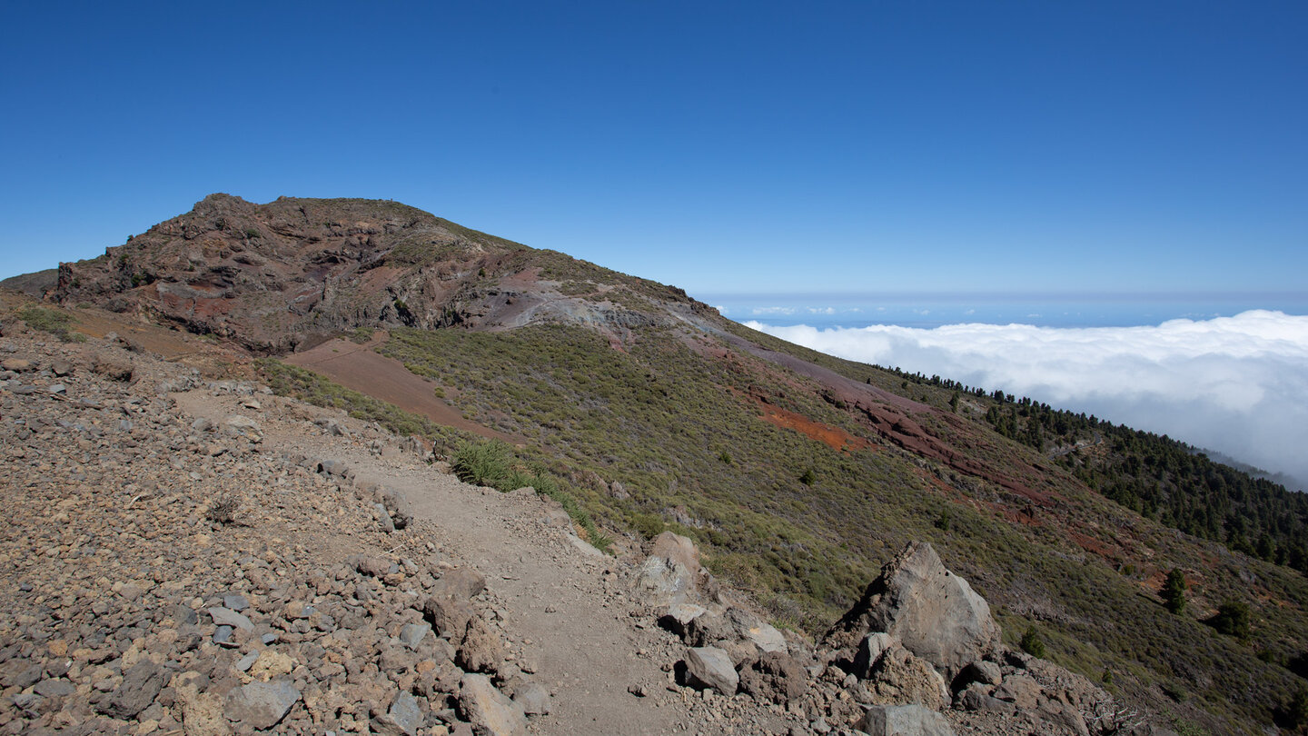 der gut ausgebaute Wanderweg vom Pico de la Nieve zum Pico de la Cruz auf La Palma