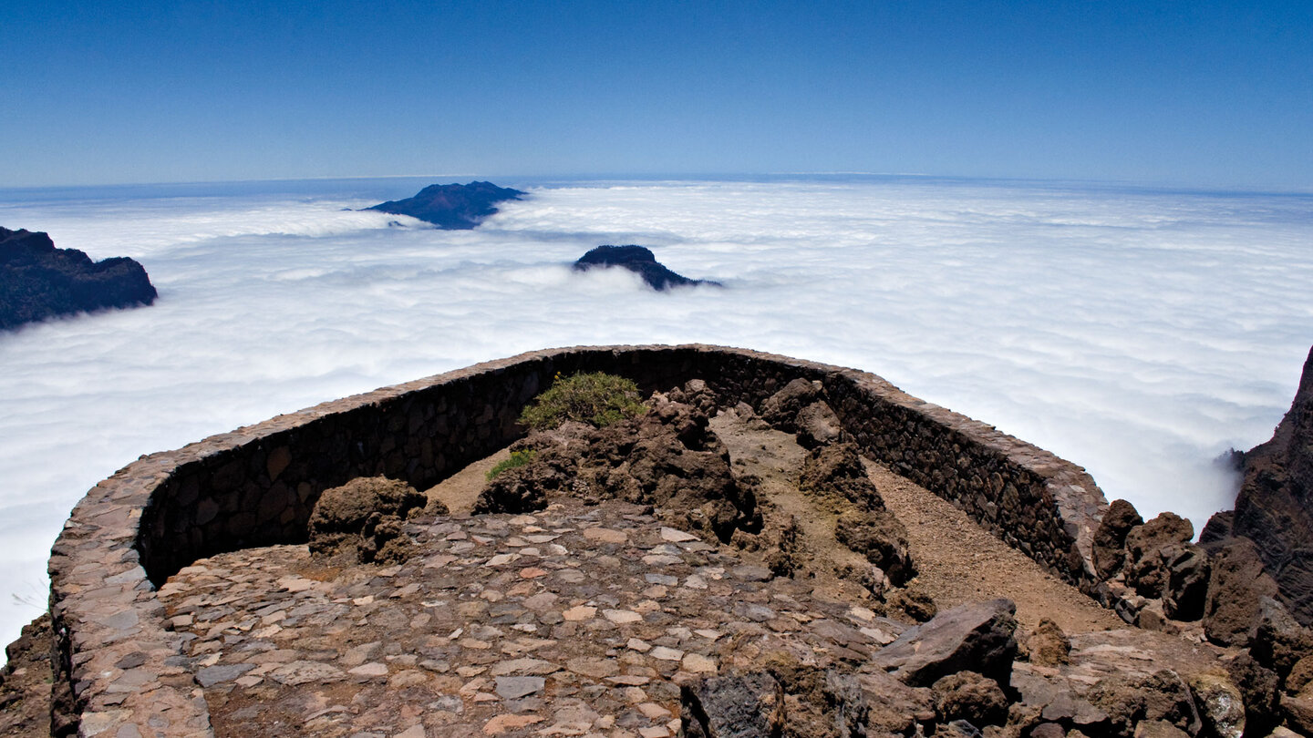 wolkenverhangener Panoramablick über den ganzen Nationalpark vom Espigón del Roque auf La Palma