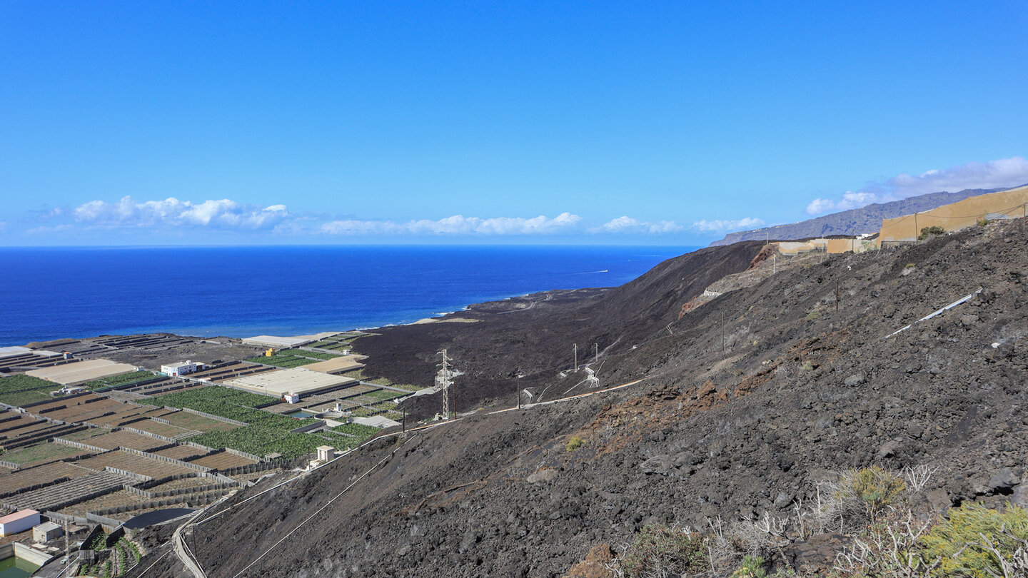 Die Lavaströme des Volcán Tajogaite erreichten im Herbst 2021nördlich von Puerto Naos das Meer.