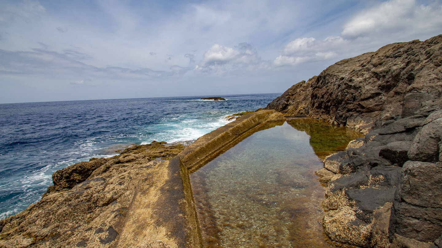Das Meerwasserbecken in Puerto de Puntagorda – türkises Wasser im Lavagestein der Nordwestküste