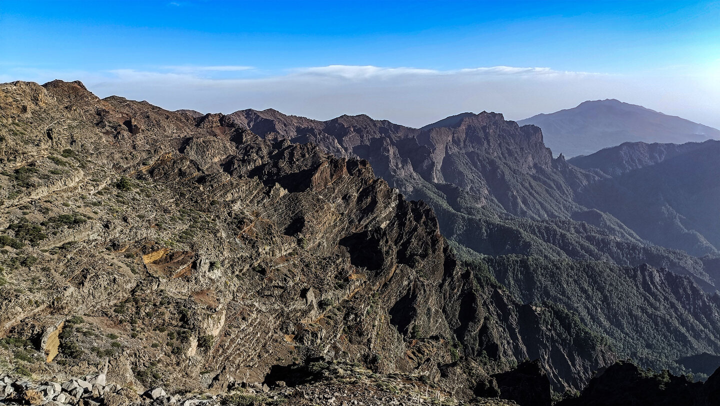die zerklüfteten Wände der Caldera de Taburiente beim Pico de la Cruz