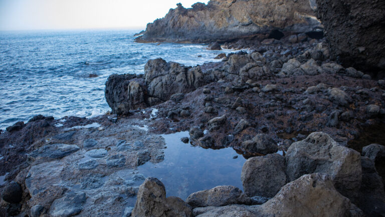 Die Playa del Jurado – schwarzer Wildstrand an der Westküste La Palmas, erreichbar über den Barranco del Jurado