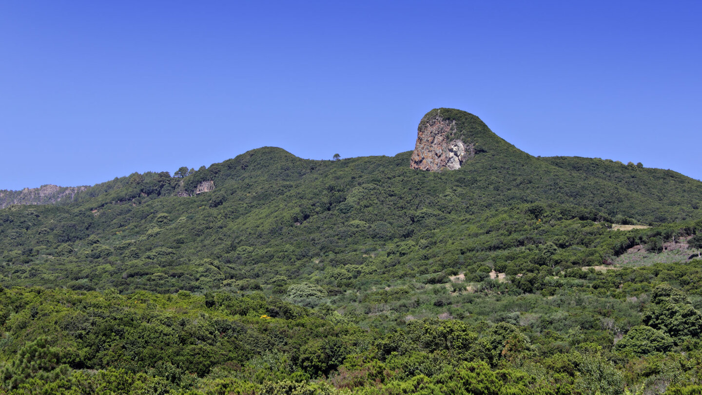Der Roque Niquiomo bei Villa de Mazo – markanter Lavafels an der Südostküste La Palmas