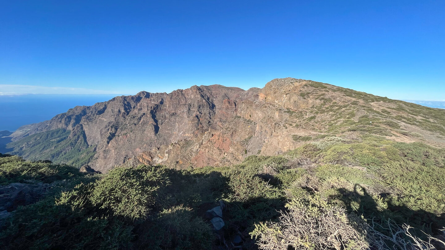 Blick entlang der Gipfelkette der Ruta de Crestería auf La Palma