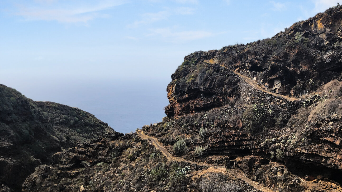 die Wanderroute windet sich durch den Barranco de la Luz bei Garafía auf La Palma