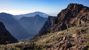 Vom Roque de los Muchachos öffnet sich La Palma in seiner ganzen Tiefe – Caldera, Bejenado und die Cumbre Vieja auf einen Blick.