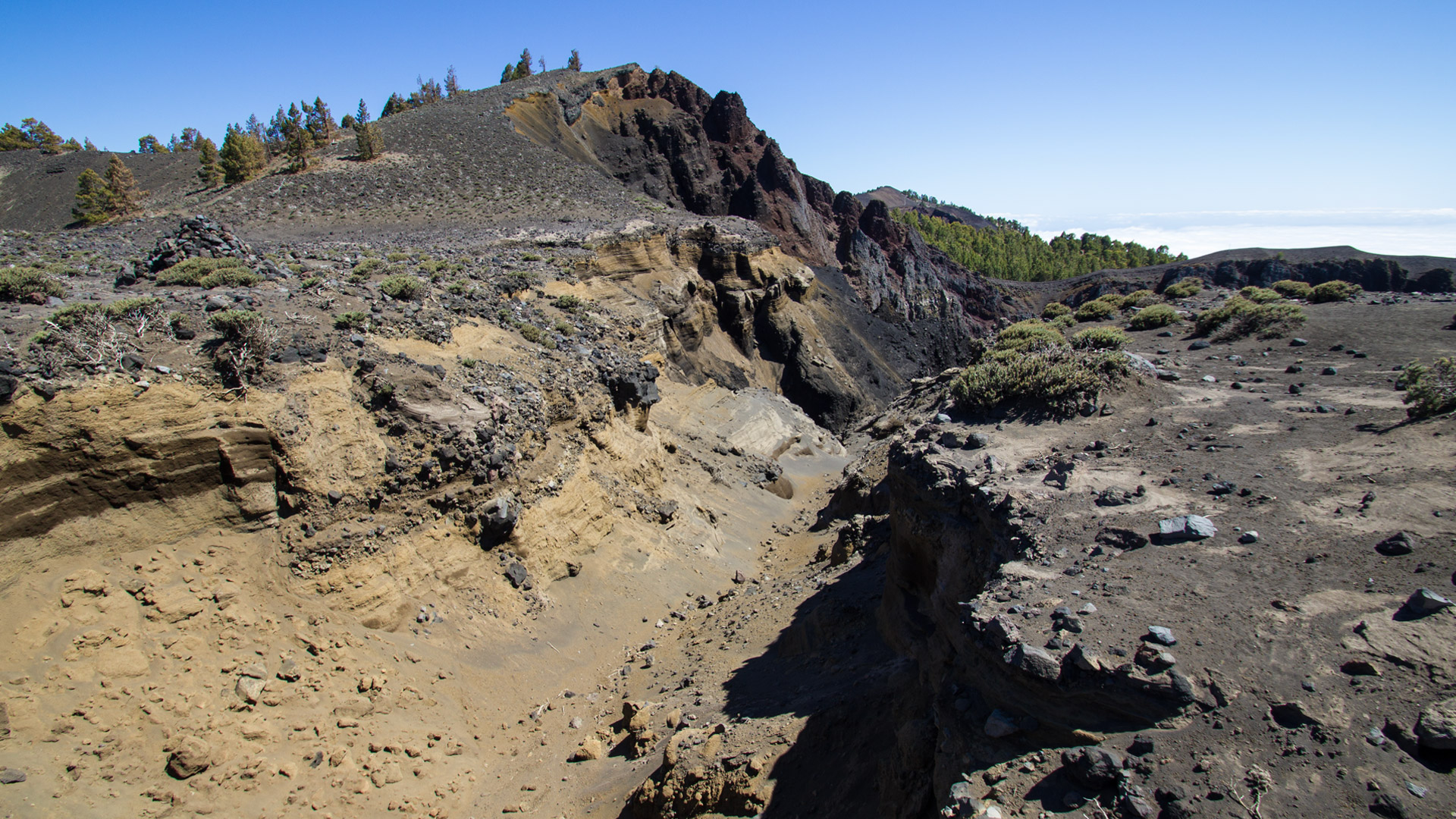 Erosionsschlucht am Krater Hoyo Negro im Naturpark Cumbre Vieja.