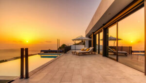 Villa mit Infinity-Pool, buchbar bei Clarioso.