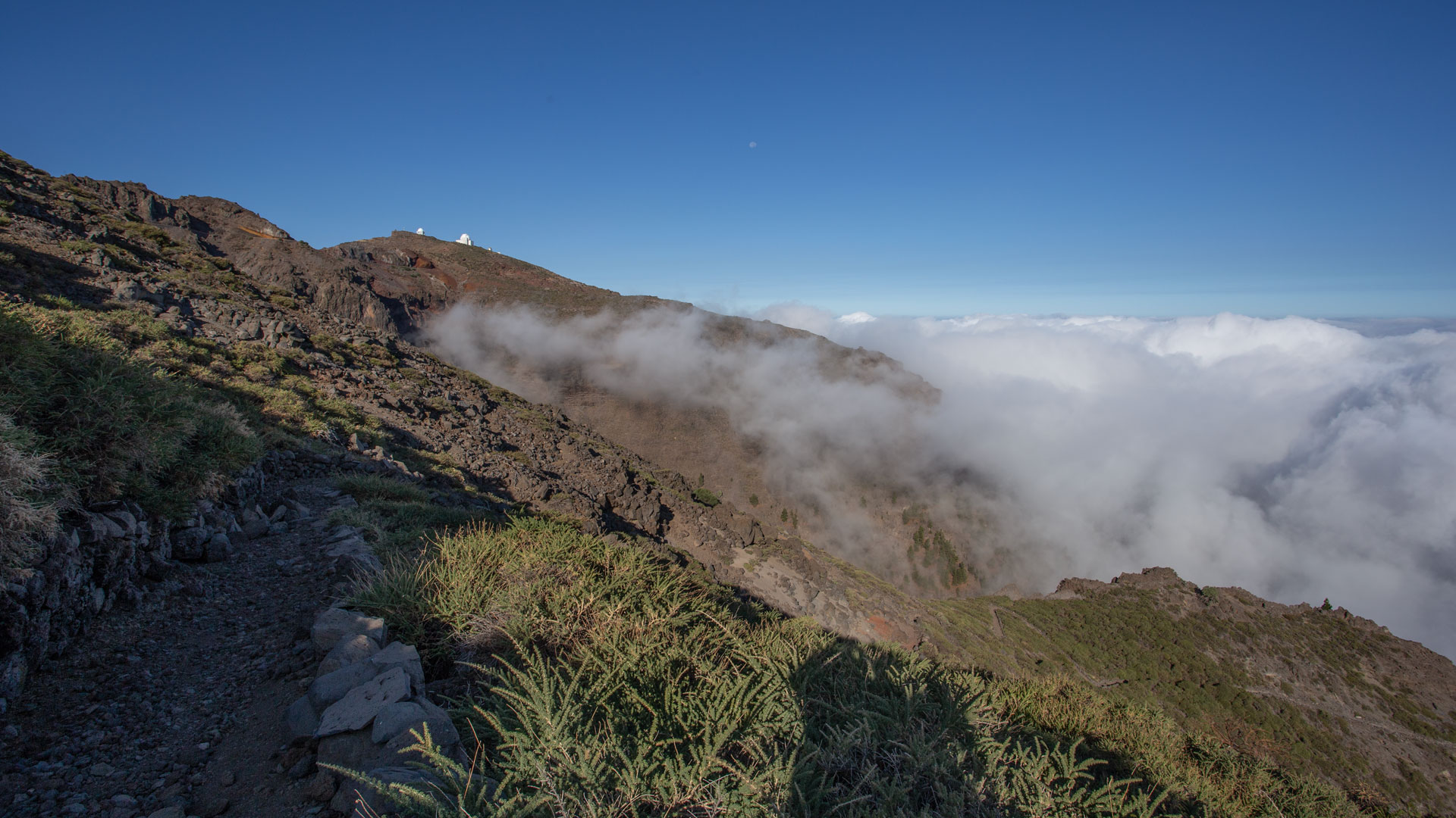 Blick zum Observatorium vom Wanderweg PR LP 9 