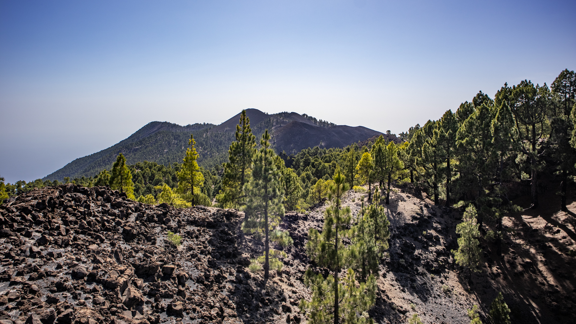 Pico Nambroque – Blick zum Deseada, höchster Gipfel Cumbre Vieja