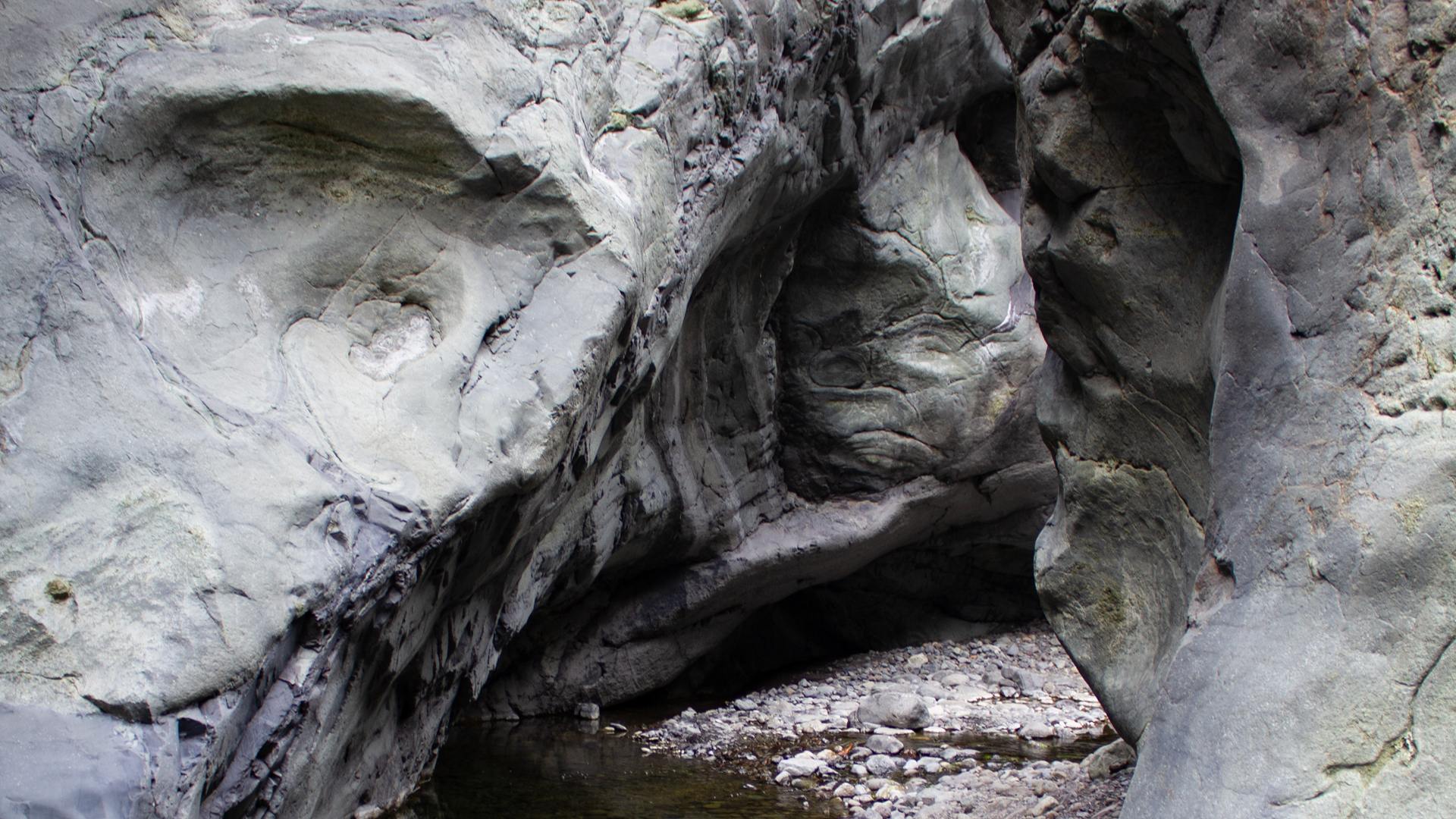Felswände der Schlucht Barranco de las Angustias auf La Palma