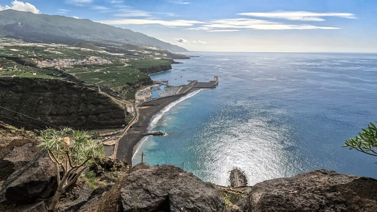 Blick nach Puerto de Tazacorte vom Mrador de la Punta de Atlantico auf La Palma