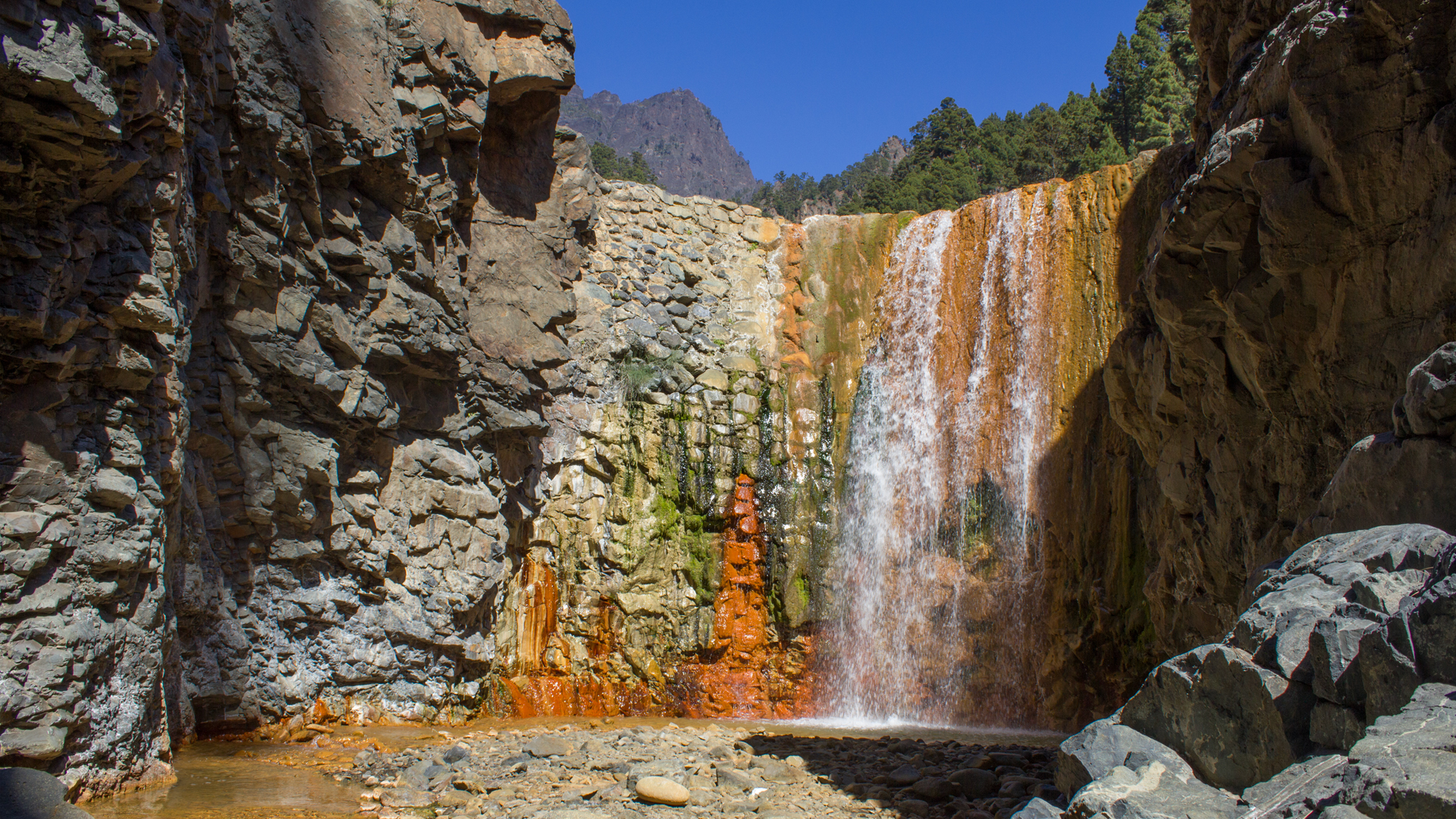 Cascada de Colores – mineralreiches Farbenspiel im Nationalpark Caldera de Taburiente