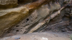 Cuevas de Buracas – Wohnhöhlen, Stallungen, Brunnen, Waschplätze und Petroglyphen der Benahoritas