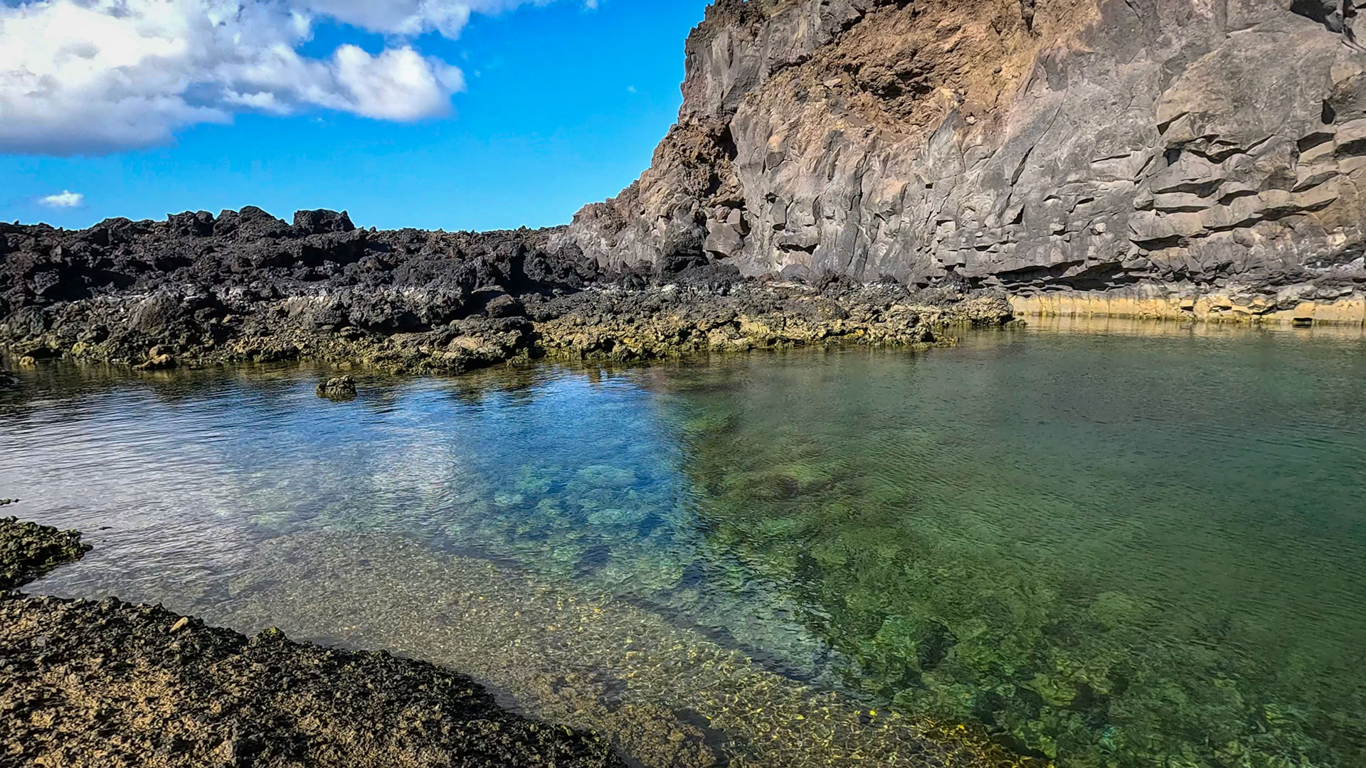 El Aljibe – türkise Meerwasserbecken an der Playa Echentive