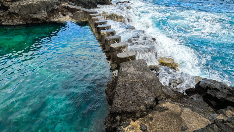 Die Naturschwimmbecken Charco Azul bei San Andrés – Meerwasserbecken im Lavagestein an der Nordostküste La Palmas