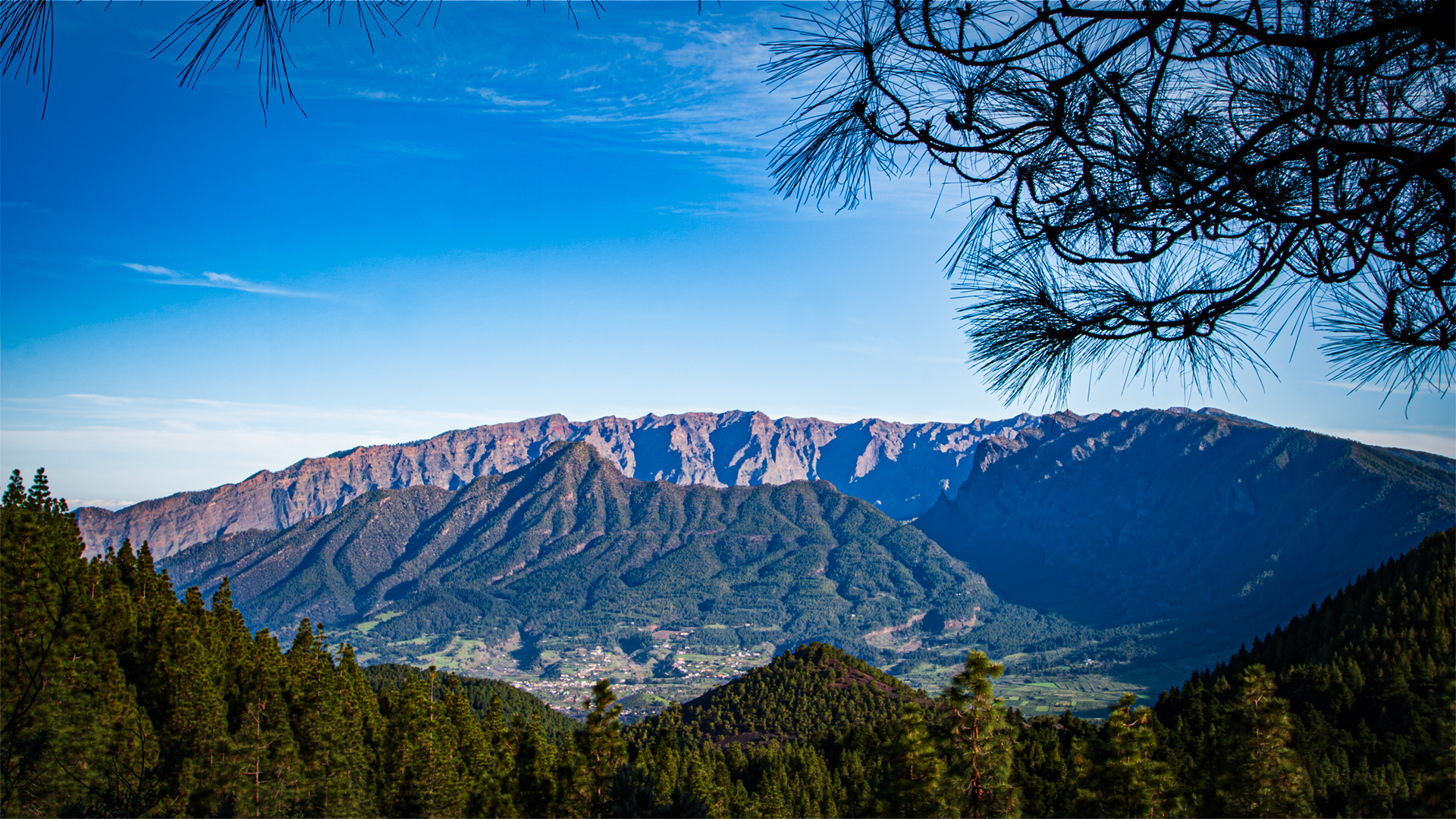 Mirador Birigoyo, Blick auf das Aridanetal, den Pico Bejenado und die Höhenzüge der Caldera de Taburiente.