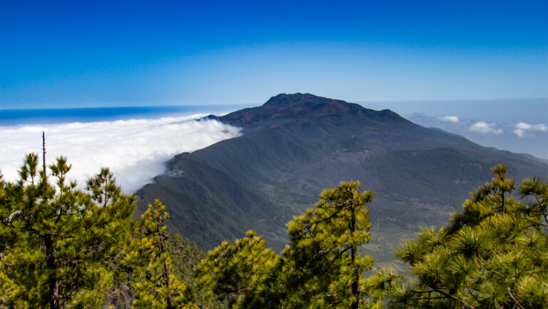 Die Passatwolken teilen La Palma klimatisch in zwei Hälften
