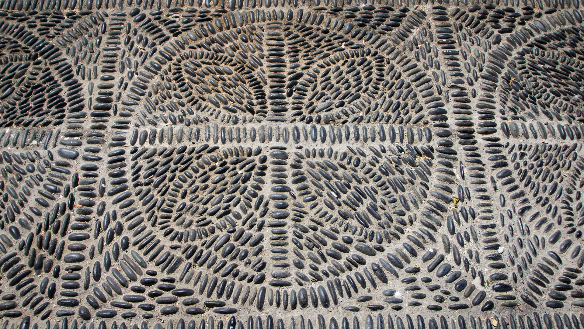 Traditionelles Kieselstein-Mosaik in den Gassen von Santa Cruz de La Palma.