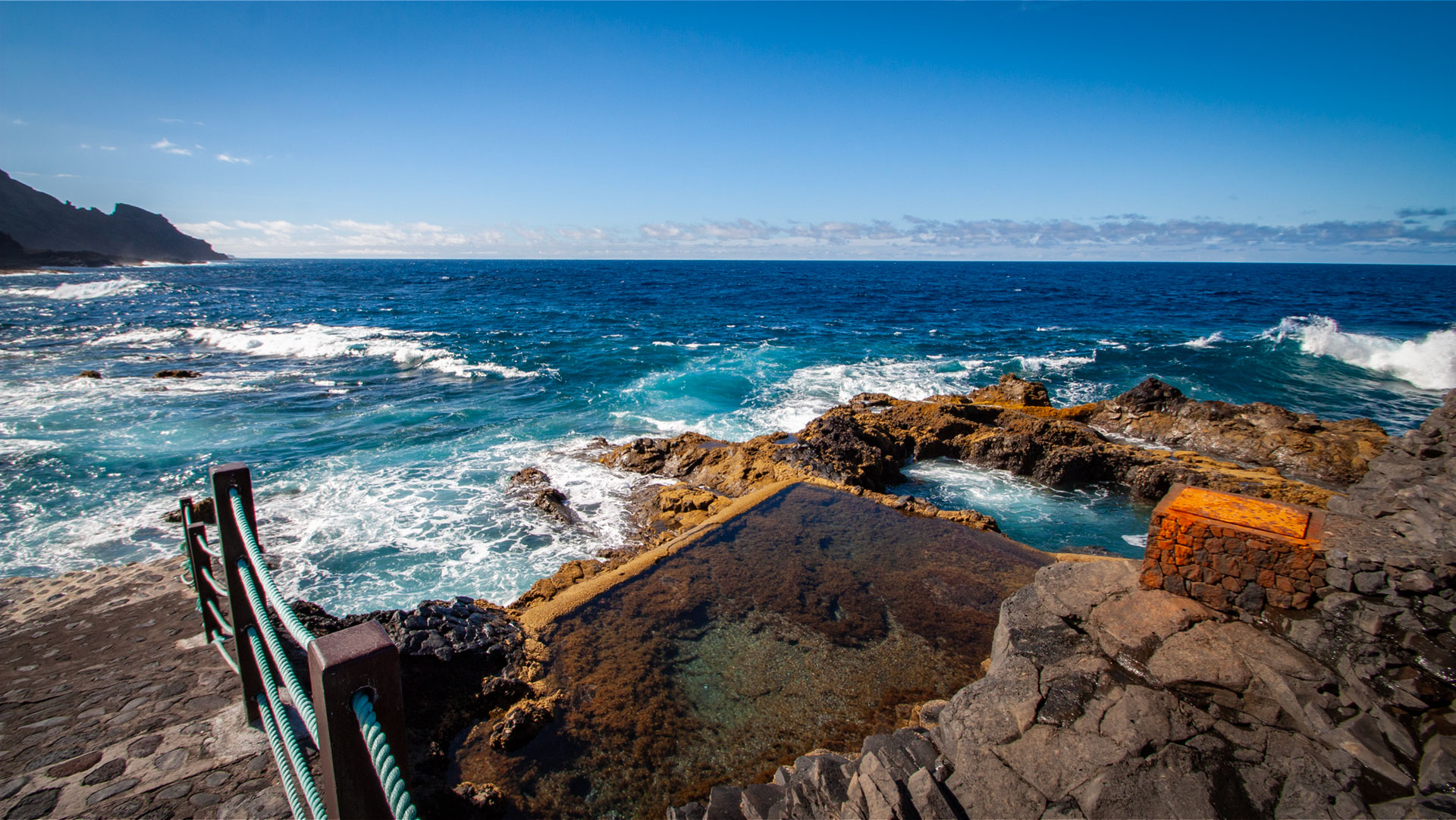 Wilde Küste bei Barlovento – Lavakliff trifft offenen Atlantik.