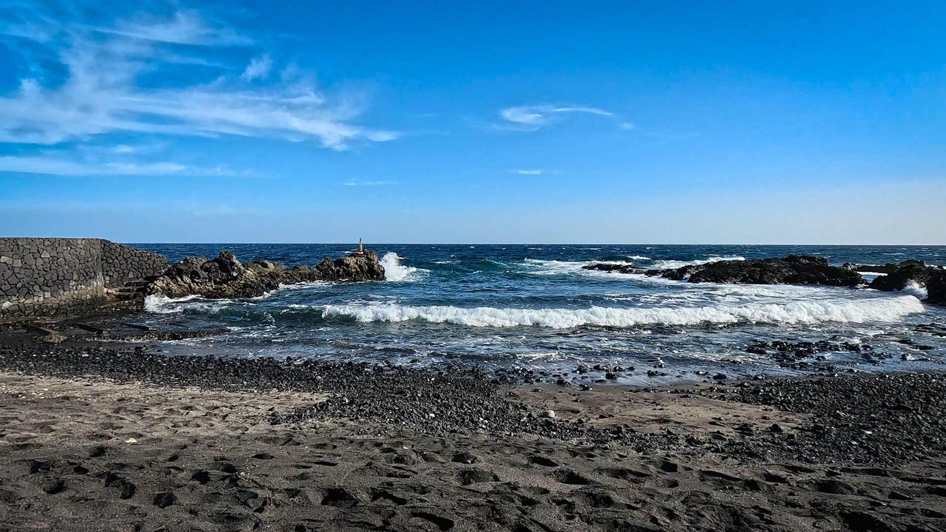 Playa de La Salemera: Schwarzer Lavastrand an der Ostküste La Palmas