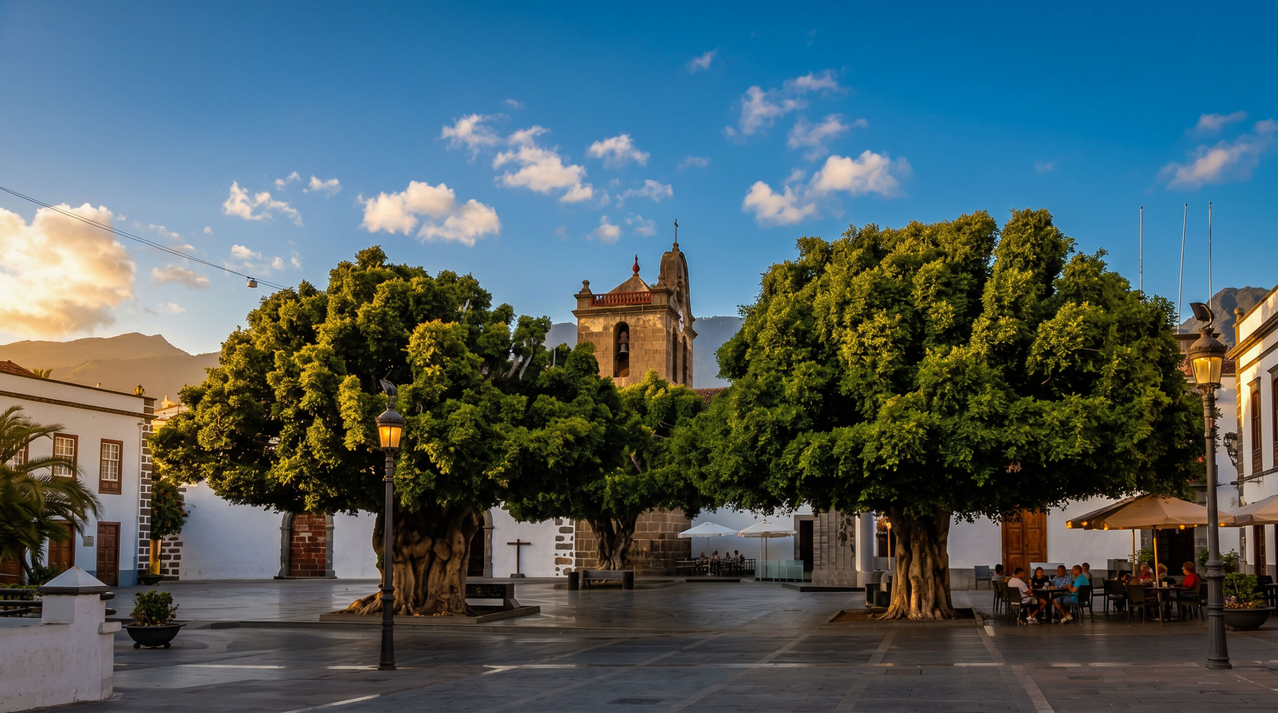 Plaza de España mit mächtigen Lorbeerbäumen in Los Llanos de Aridane