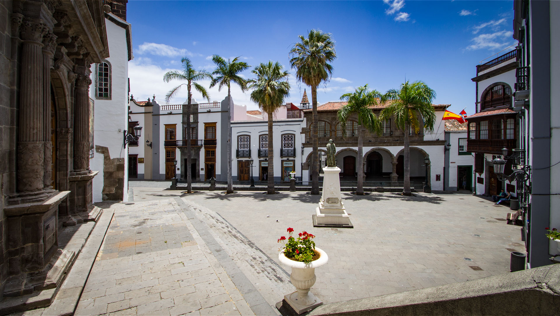 Santa Cruz de La Palma – Kolonialarchitektur, bunte Holzbalkone und eine Uferpromenade direkt am Atlantik.