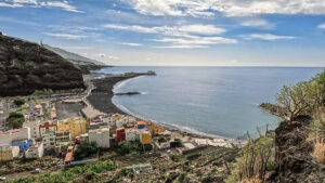 Playa und Puerto von Tazacorte an der Westküste La Palmas.
