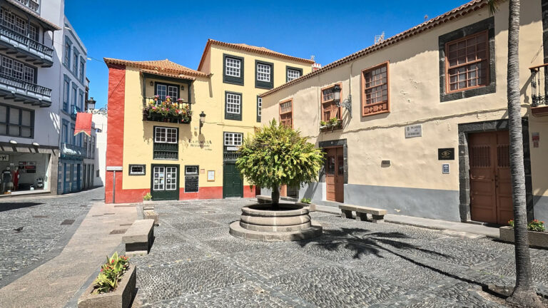 Prachtvolle Kolonialbauten, enge Gassen, salzige Meeresluft — die Altstadt Santa Cruz de La Palma