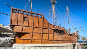Barco de la Virgen in Santa Cruz – ein massstabsgetreuer Nachbau des Kolumbus-Schiffs Santa María, heute Schiffsmuseum im Hafen