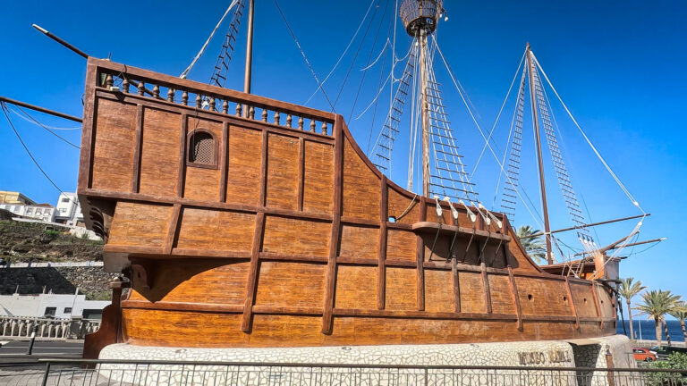 Barco de la Virgen in Santa Cruz – ein massstabsgetreuer Nachbau des Kolumbus-Schiffs Santa María, heute Schiffsmuseum im Hafen