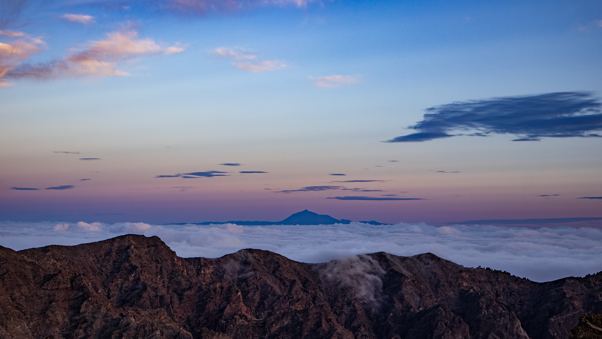 Sonnenuntergang vom Roque de los Muchachos (2.426 m) mit Blick auf den Teide, Teneriffa 