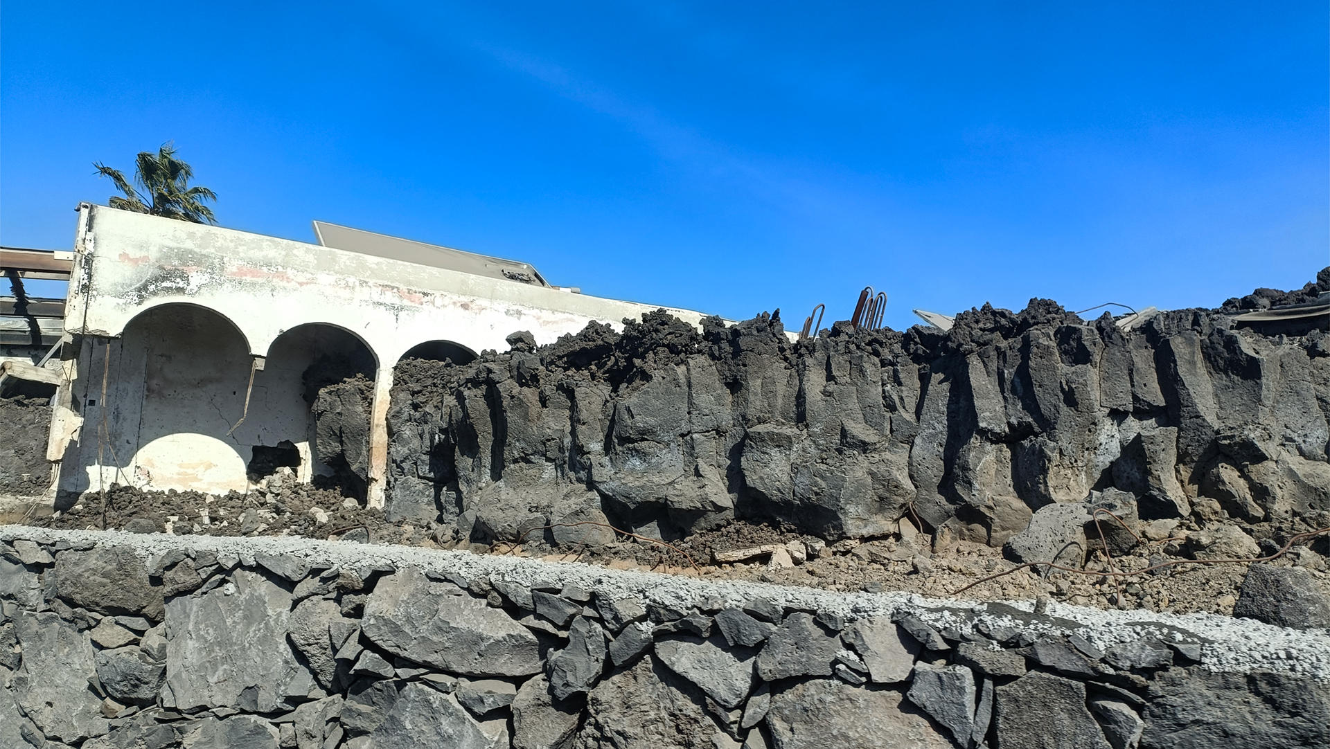 Zerstörte Häuser in La Laguna – Spuren des Tajogaite-Ausbruchs 2021 im Südwesten La Palmas