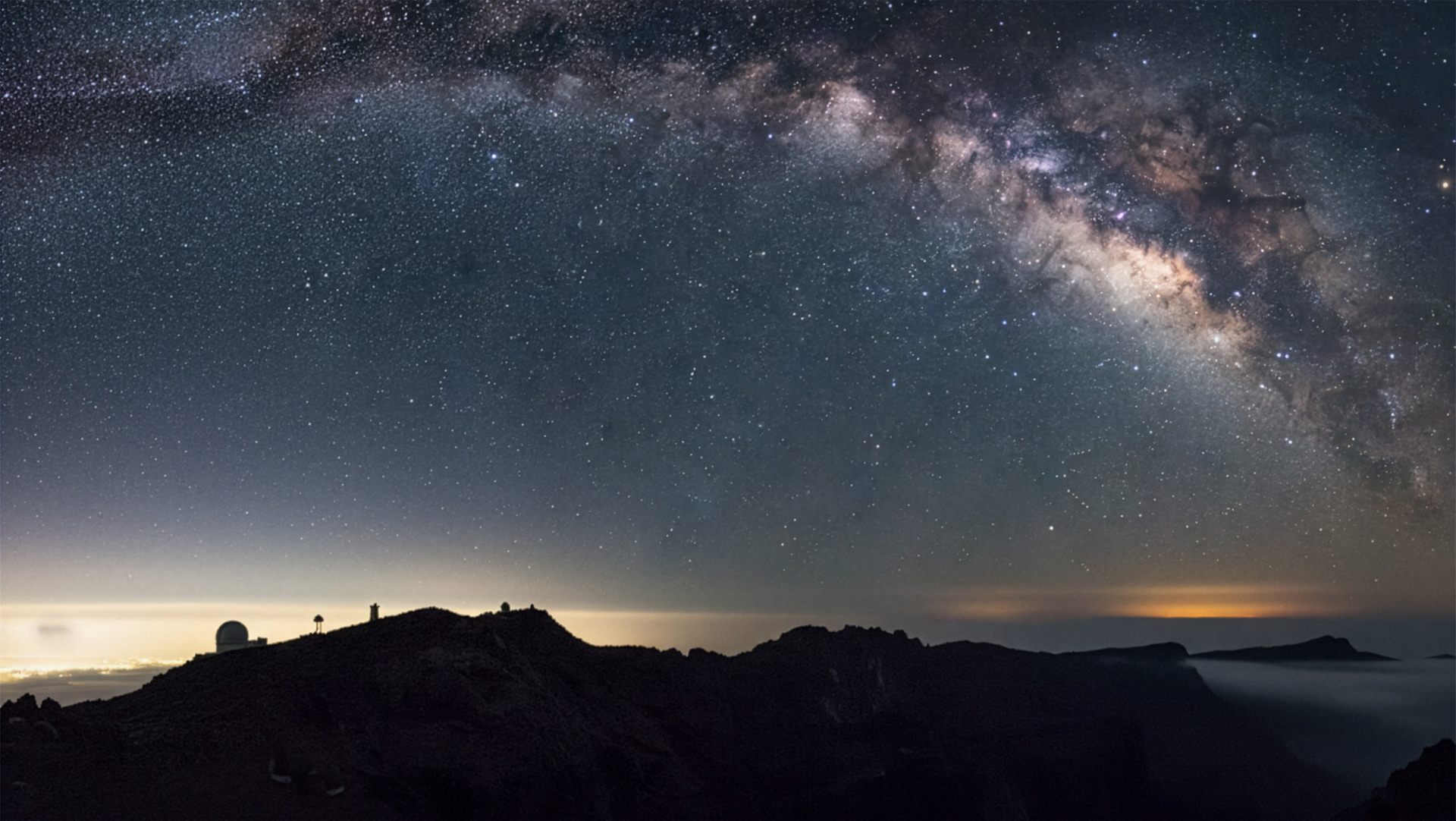 Über den Wolken, unter Millionen Sternen — am Roque de los Muchachos gehört der Himmel der Nacht.