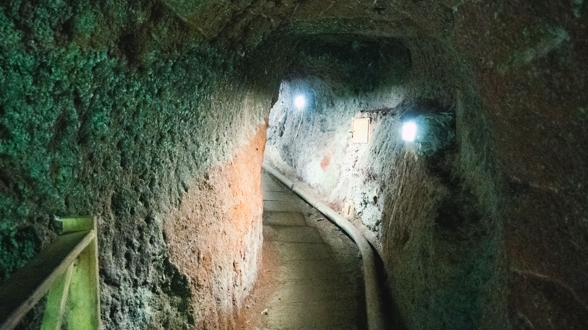 Wanderroute durch den Barranco del Agua mit historischen Bewässerungstunneln