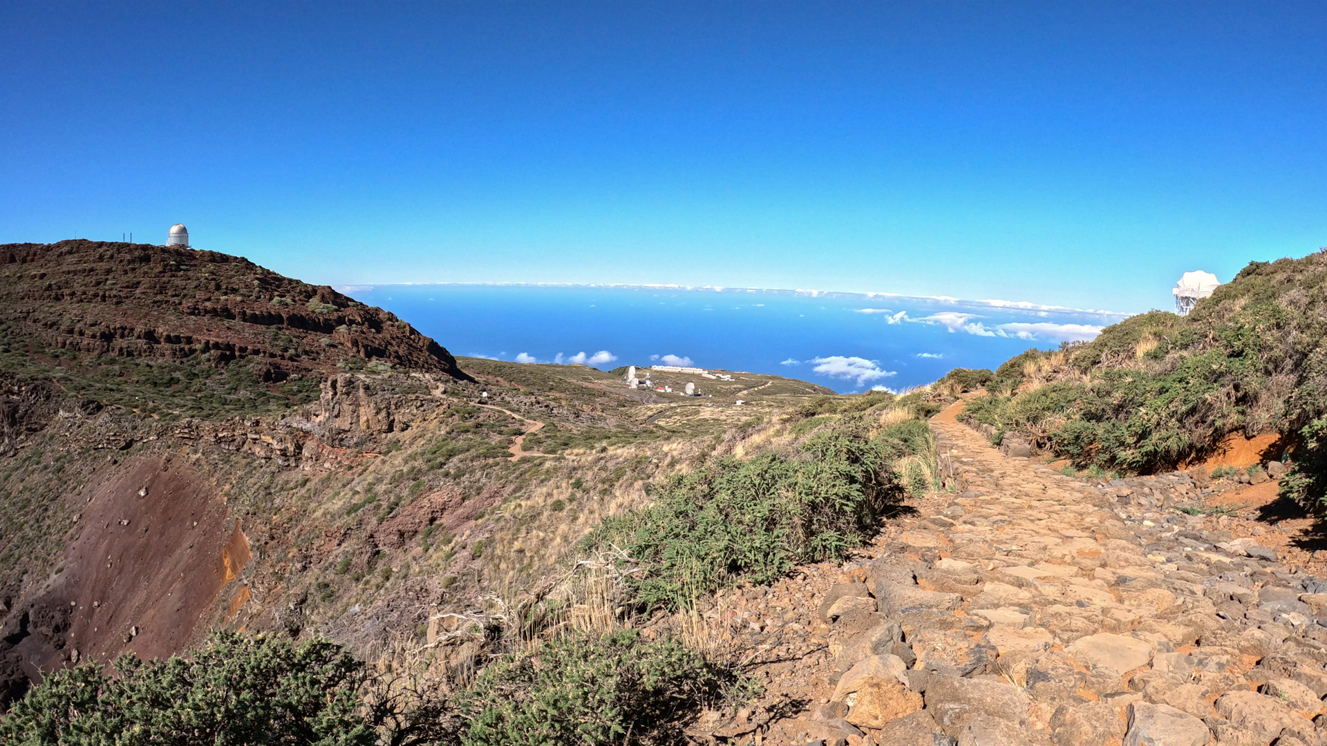 Höhenwanderweg zwischen dem Roque de los Muchachos (2.426 m) und der Fuente Nueva (2.366 m)