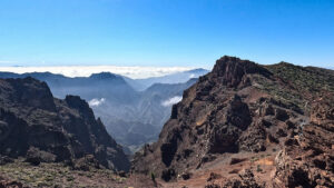 Steil abfallende Flanken und tiefe Schluchten in der Caldera de Taburiente, La Palma.
