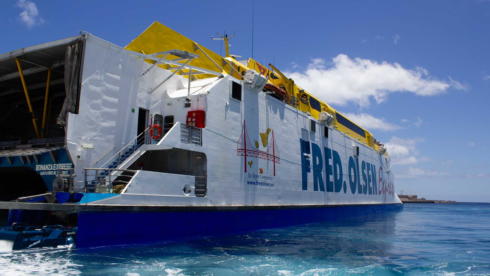 Die schnellen Katamarane von Fred. Olsen Express verbinden Teneriffa und La Palma in Rekordzeit.